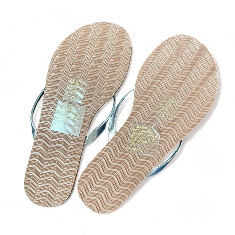 New without tags, J. Crew Girl’s Silver Metallic Flip Flop Sandals - Size 13 - Picture 3 of 3